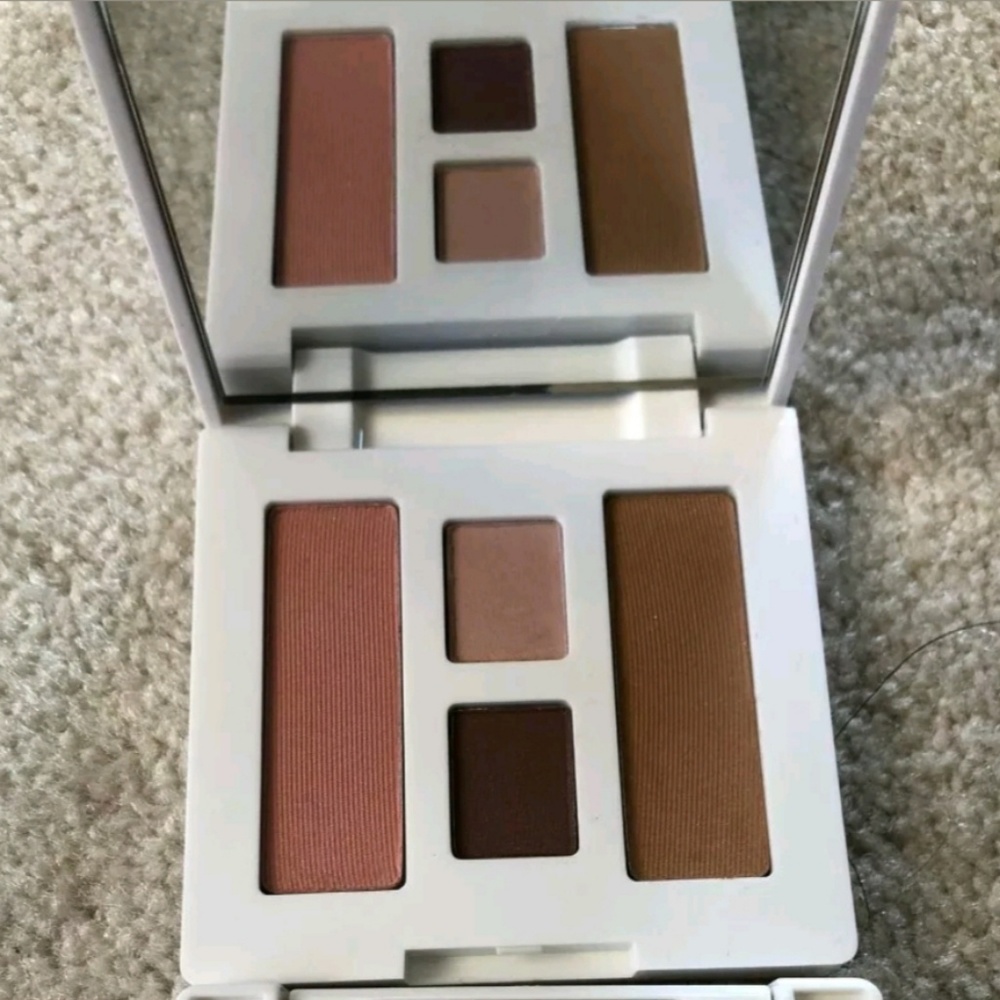 New Clinique pallet bronzer 2 eye shadows and blus